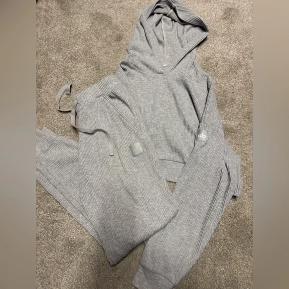 ALO Yoga Muse MATCHING SET - Picture 5 of 12